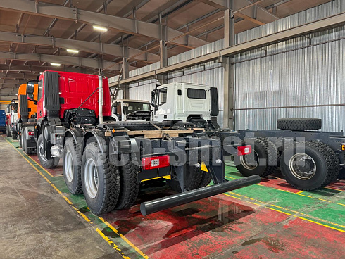 Шасси IVECO T-WAY AD380T43W H (6x6)